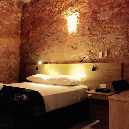 The Lookout Cave Underground Motel Coober Pedy Habitación foto