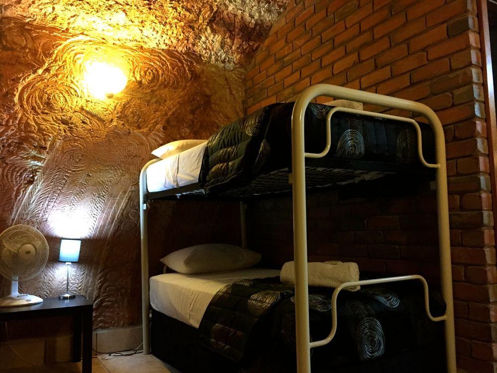The Lookout Cave Underground Motel Coober Pedy Exterior foto
