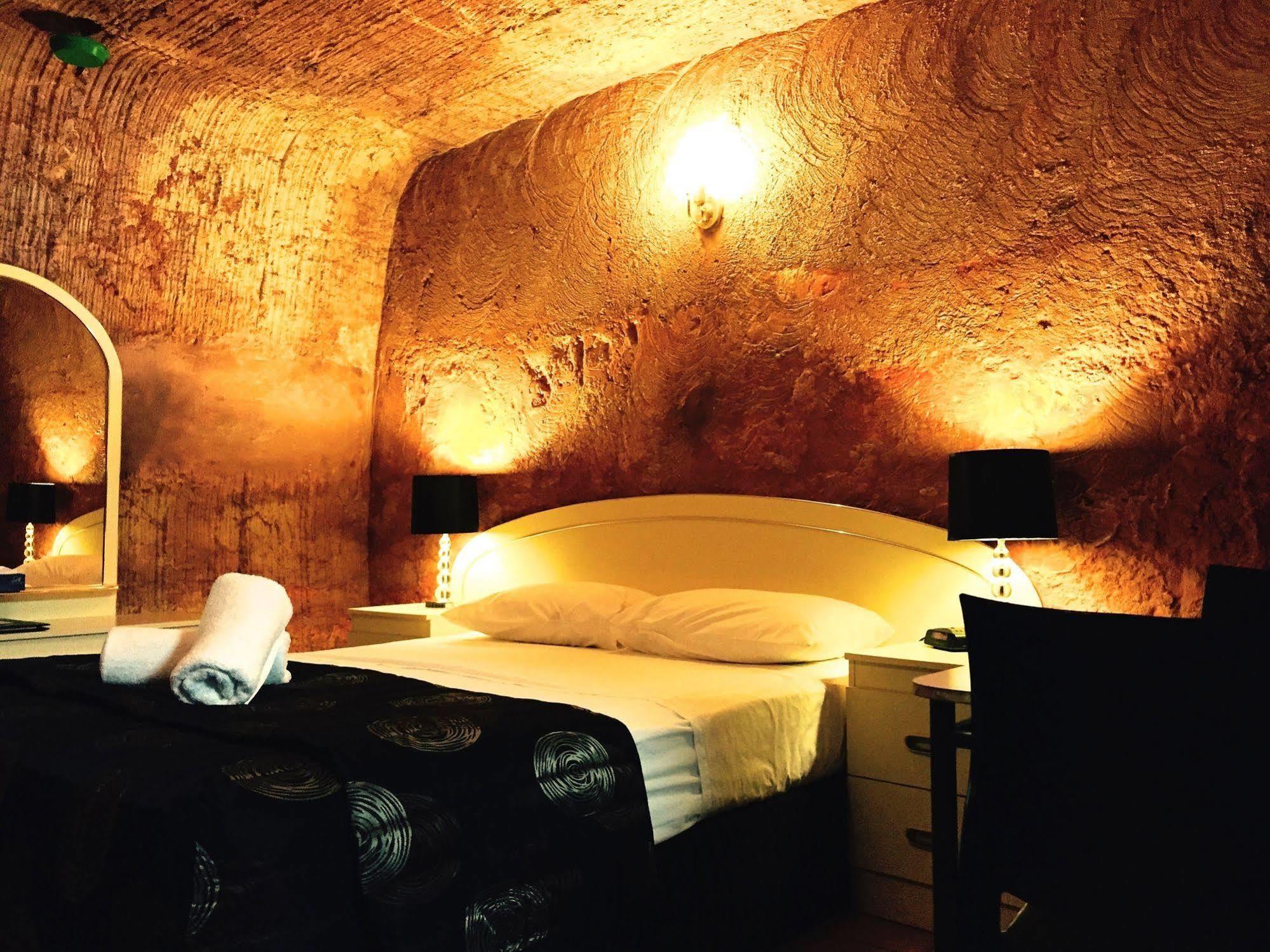 The Lookout Cave Underground Motel Coober Pedy Exterior foto