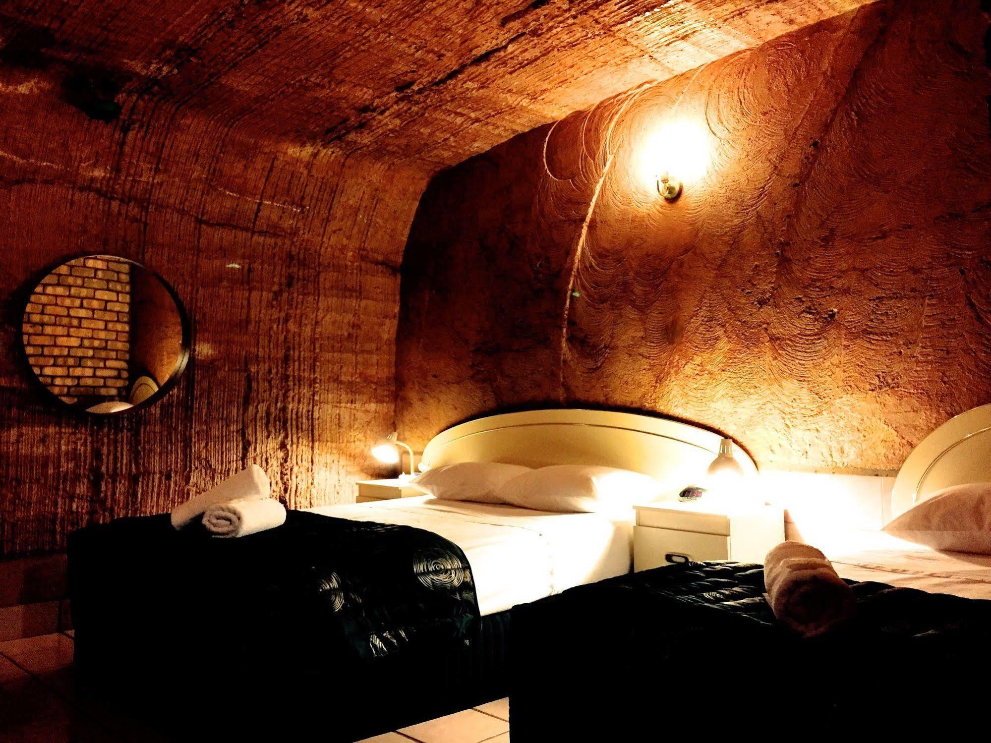 The Lookout Cave Underground Motel Coober Pedy Exterior foto