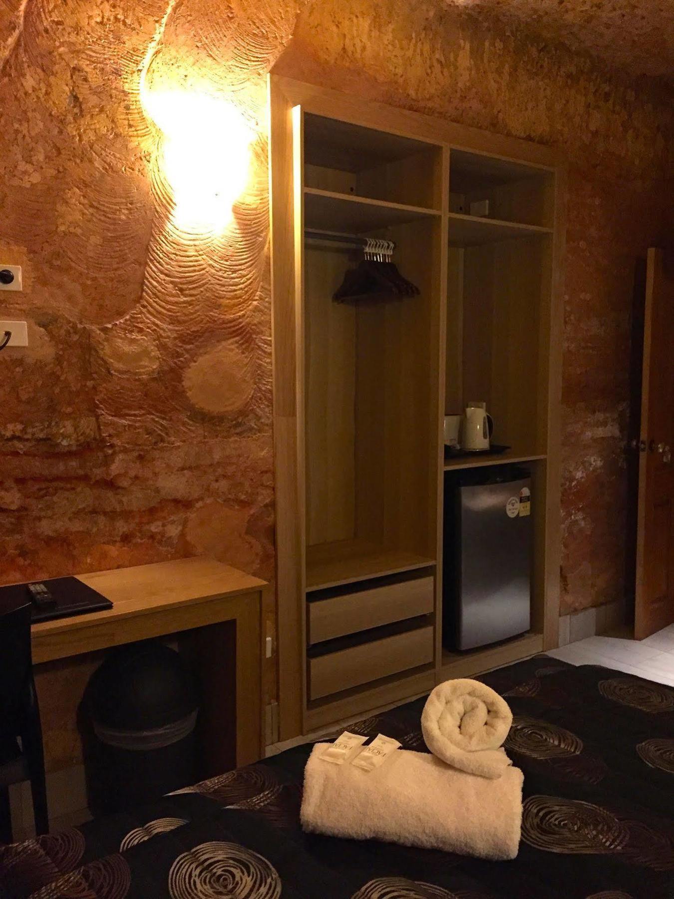 The Lookout Cave Underground Motel Coober Pedy Exterior foto